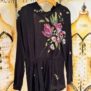 Free People tunic with tie around neck in back . Size S